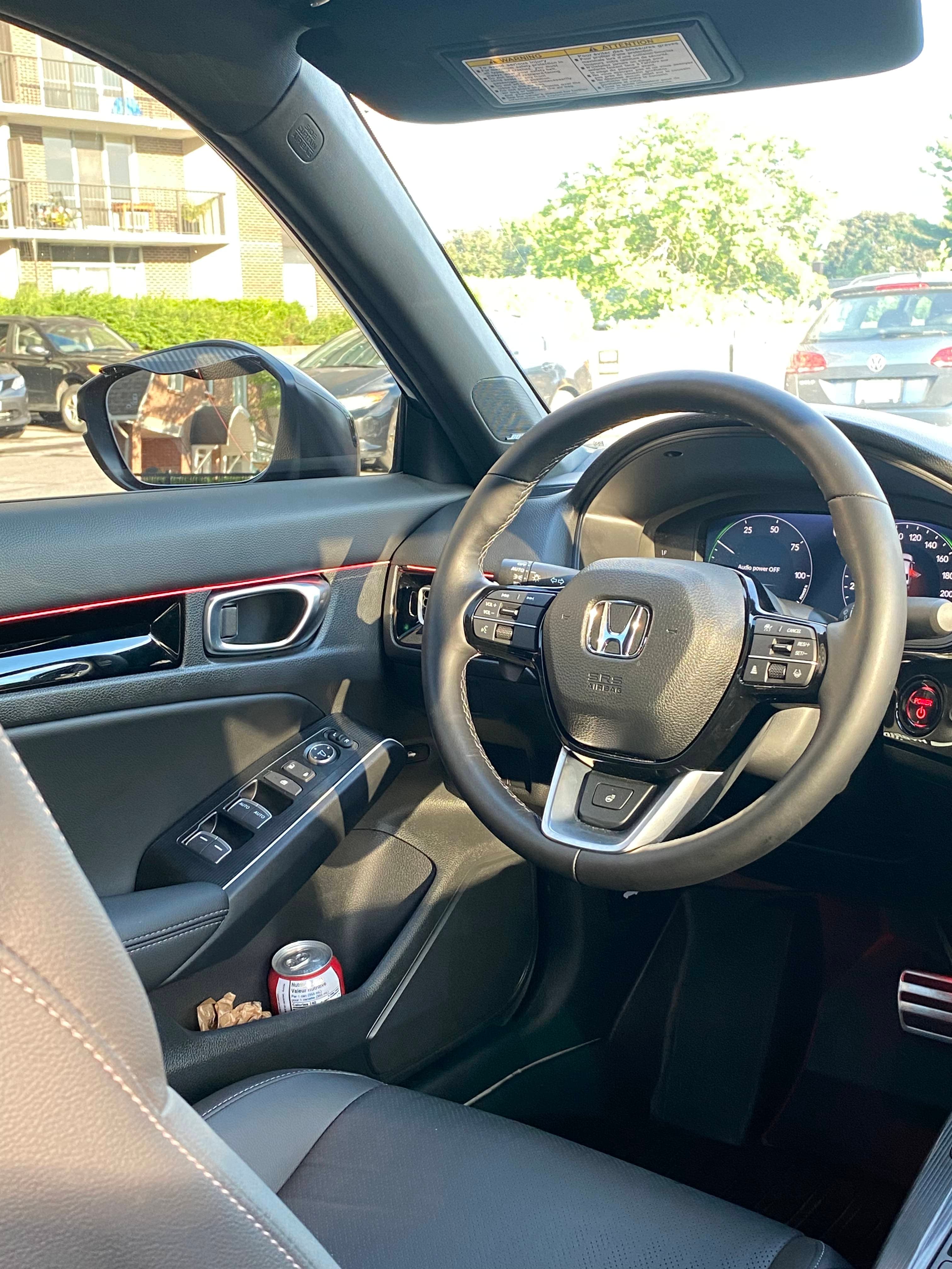 Honda Civic 2025 — Éclairage LED premium, intégration totale.